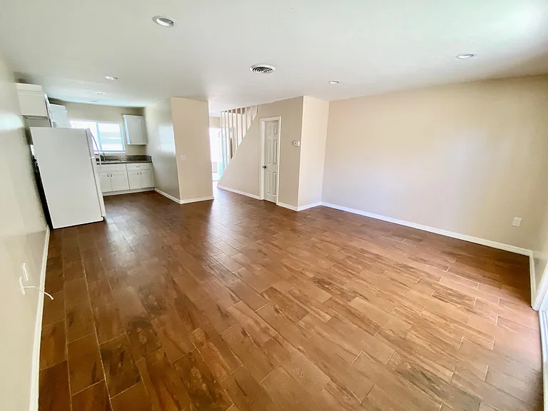 422 Grand Ave #A — Photo 2