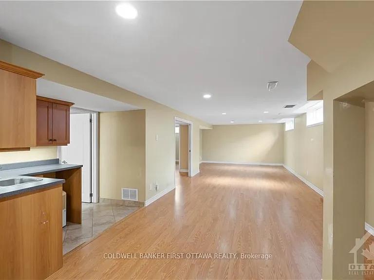 12 Oakwood Ave — Photo 17