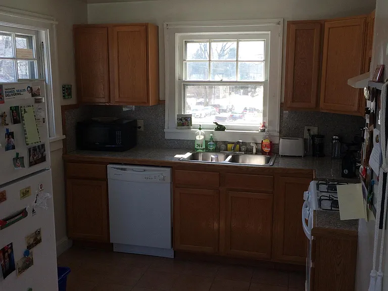 Apt 3 kitchen