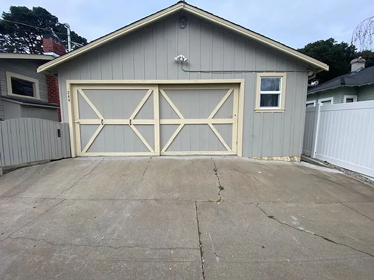 246 Locust St — Photo 2