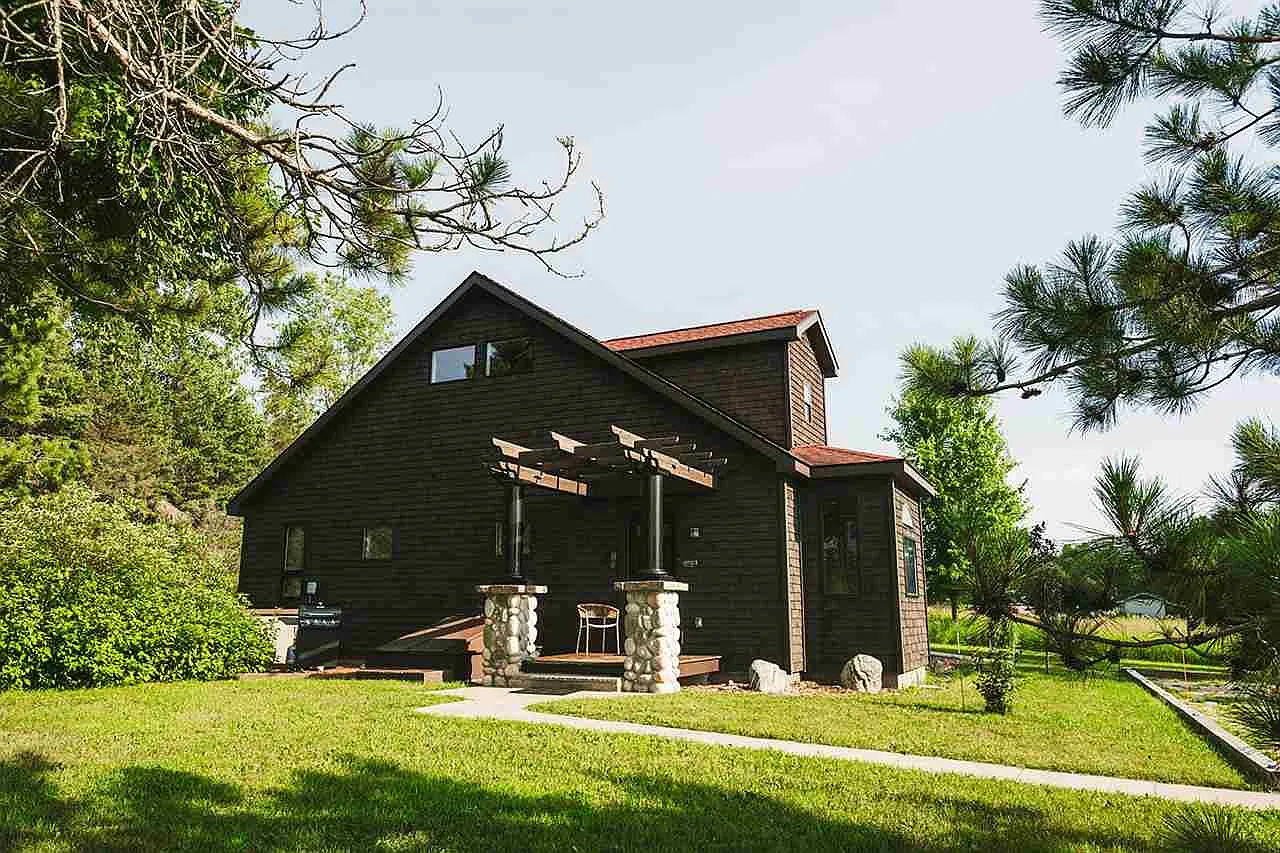 3 bed, 2.0 bath, 1575 sqft, $3,500 — Photo 3