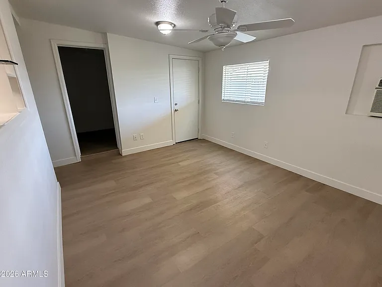 434 N Hunt Dr — Photo 5