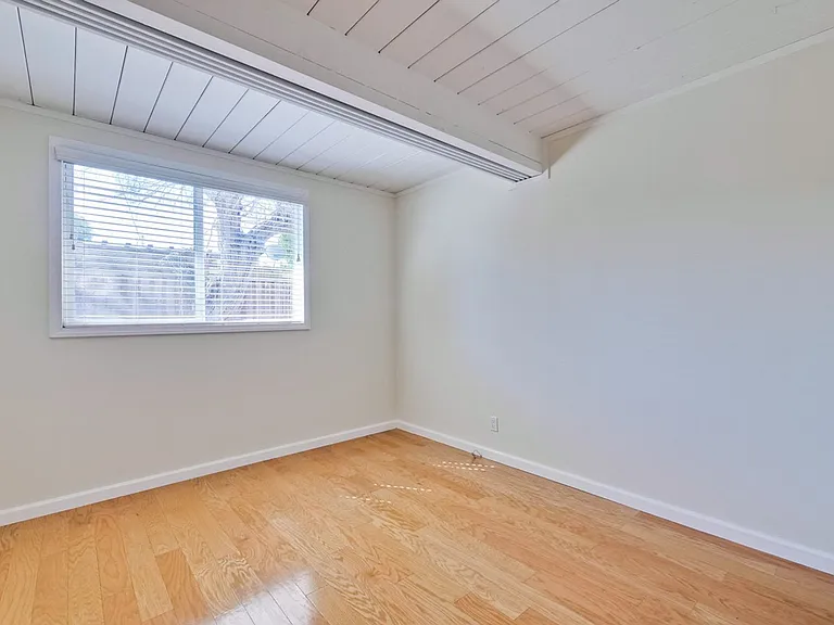 485 Emmons Dr — Photo 39