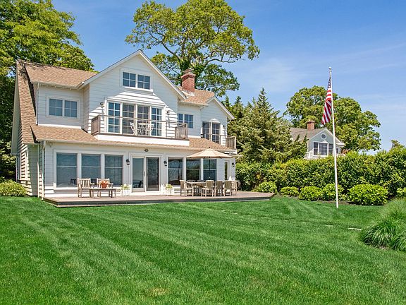 4th image of 7080 Peconic Bay Blvd
