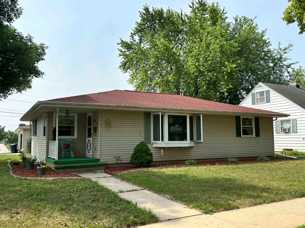 329 Wallace St, Combined Locks, WI 54113