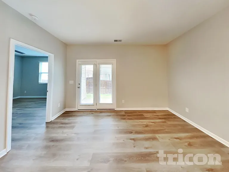 338 Victory Cir — Photo 3