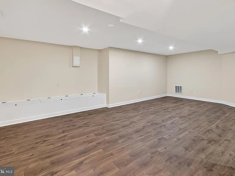 7614 Woodridge Cir — Photo 28