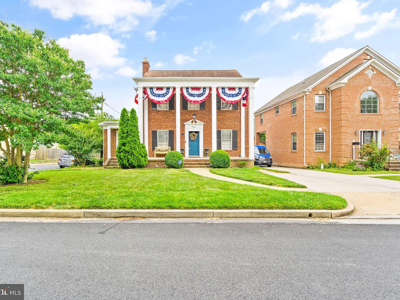 4 bed, 2.5 bath, 1960 sqft, $4,900 — Photo 1