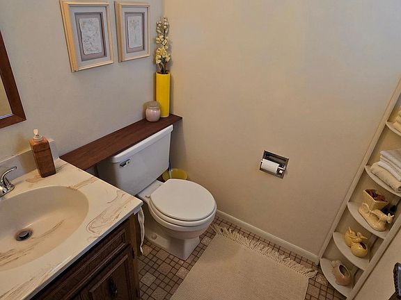 4th image of 1402 E Gateway Cir S APT H