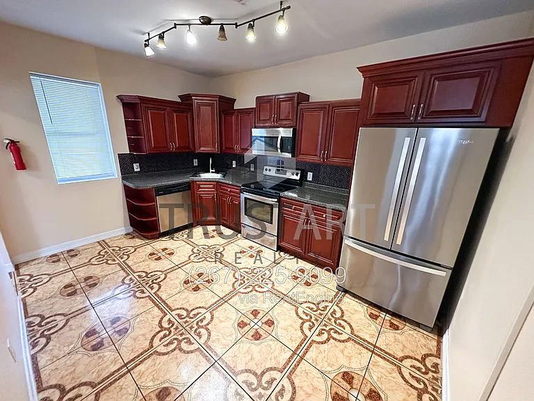 6908 Old York Rd — Photo 5