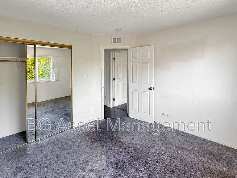 4110 34th Ave #4 — Photo 5