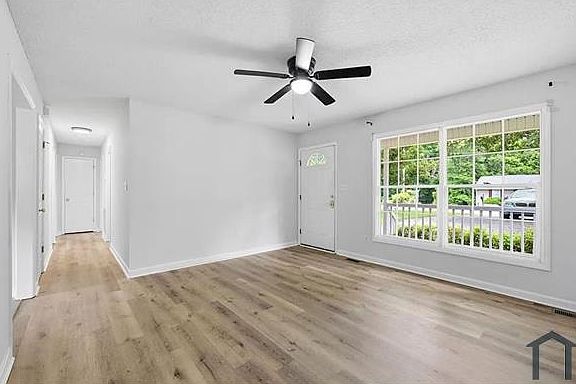 5th image of 125 Bellevue Dr