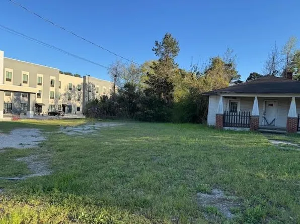 3117-3115 3107 Montgomery Rd, Huntsville, TX 77340