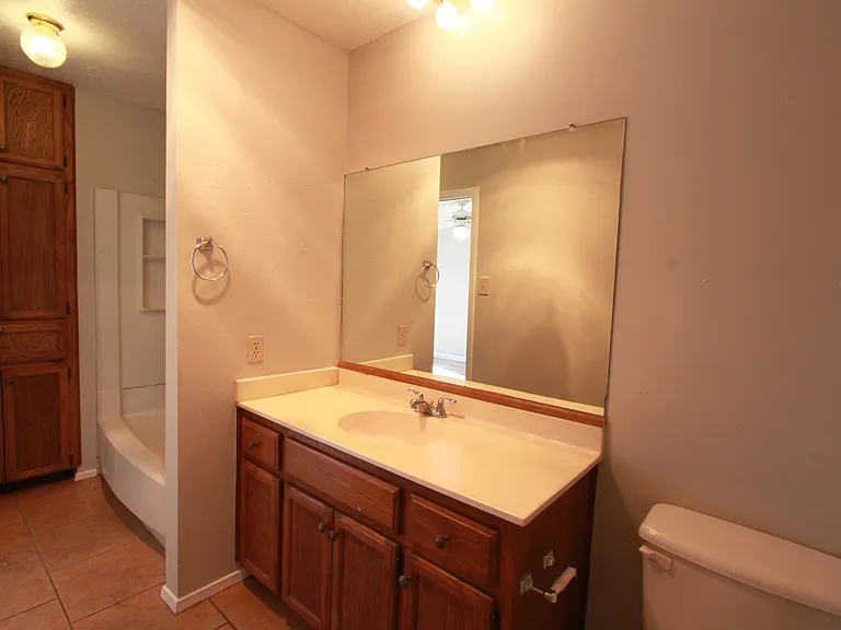 3904 Hudson Bend Rd #D — Photo 20