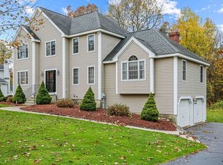 5 Wildflower Dr, Sutton, MA 01590