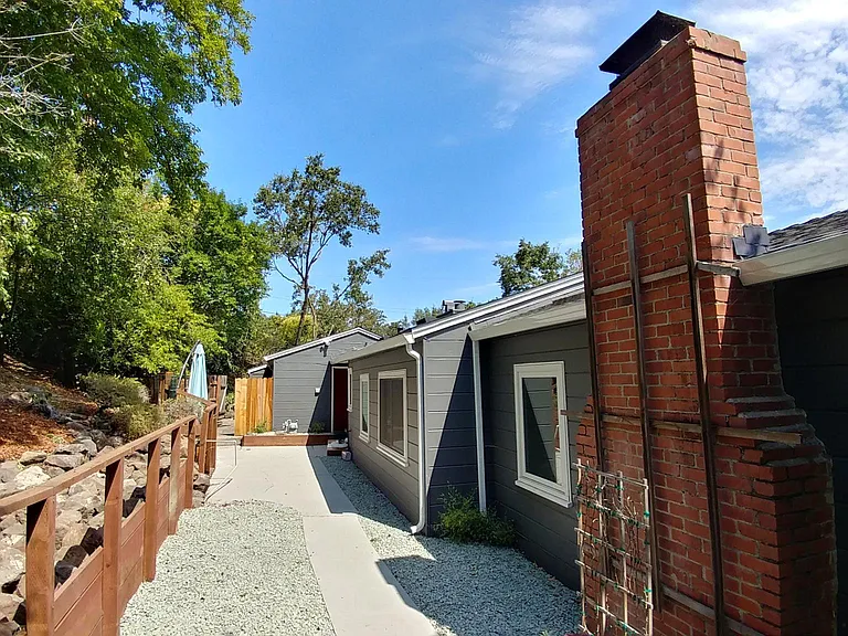 925 Hawthorn Dr — Photo 25