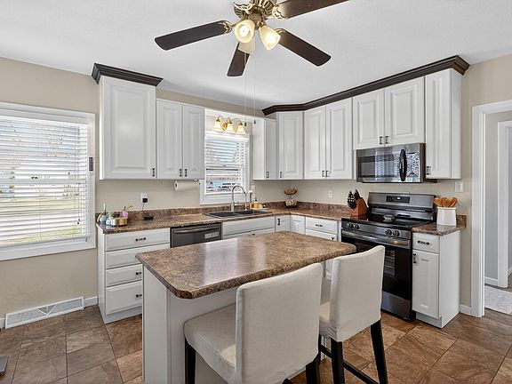 4th image of 210 Ivanhoe Rd