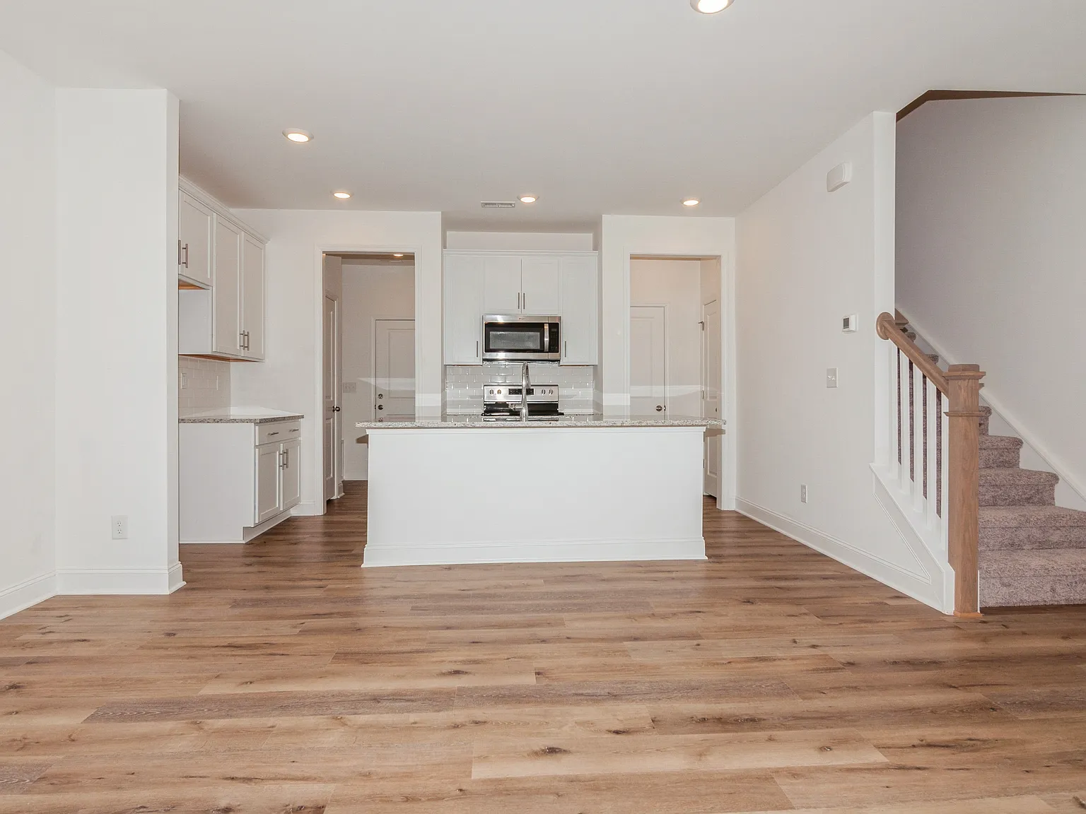 3 bed, 2.5 bath, 1385 sqft, $2,295 — Photo 3