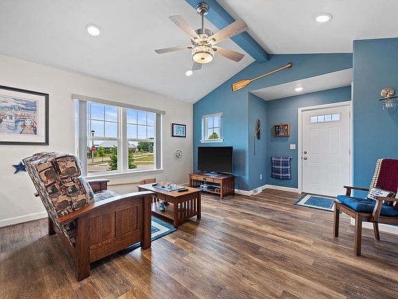 3rd image of 1804 Farm View DRIVE