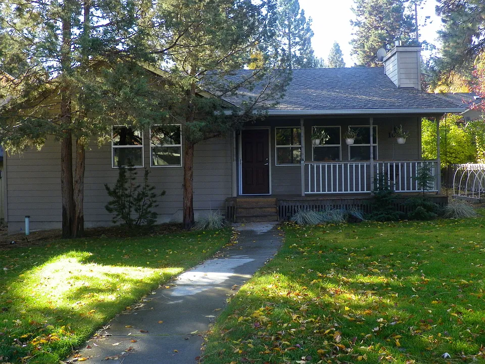 1663 NW Elgin Ave