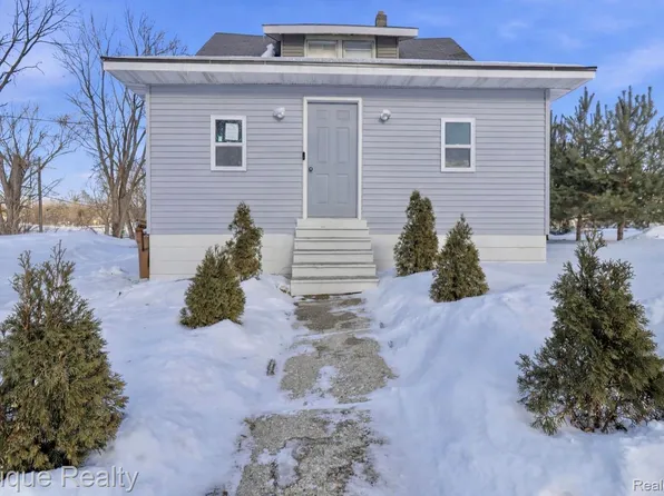 48 Augusta Ave, Pontiac, MI 48341