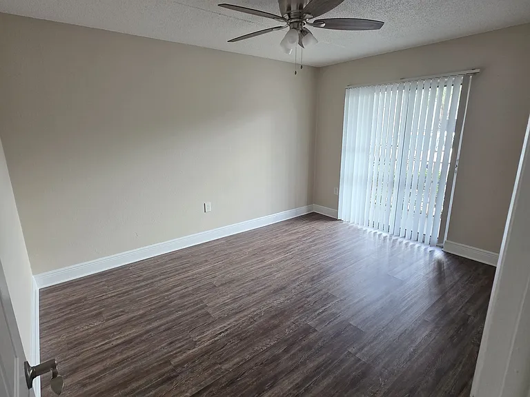 Greenbriar Apartments — Photo 16