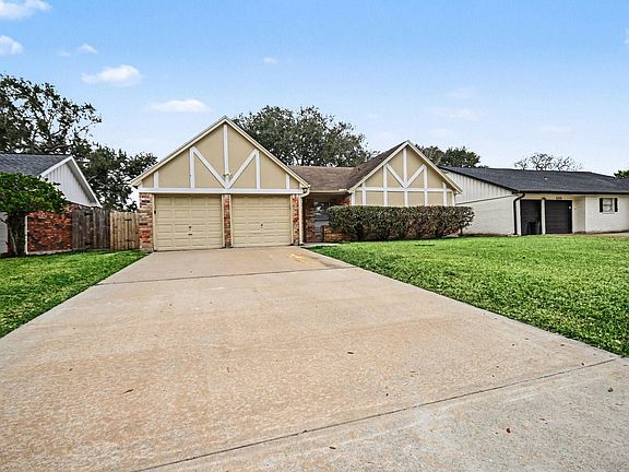 3rd image of 15727 Blackhawk Blvd