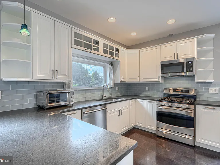 2210 Lake Ave — Photo 10