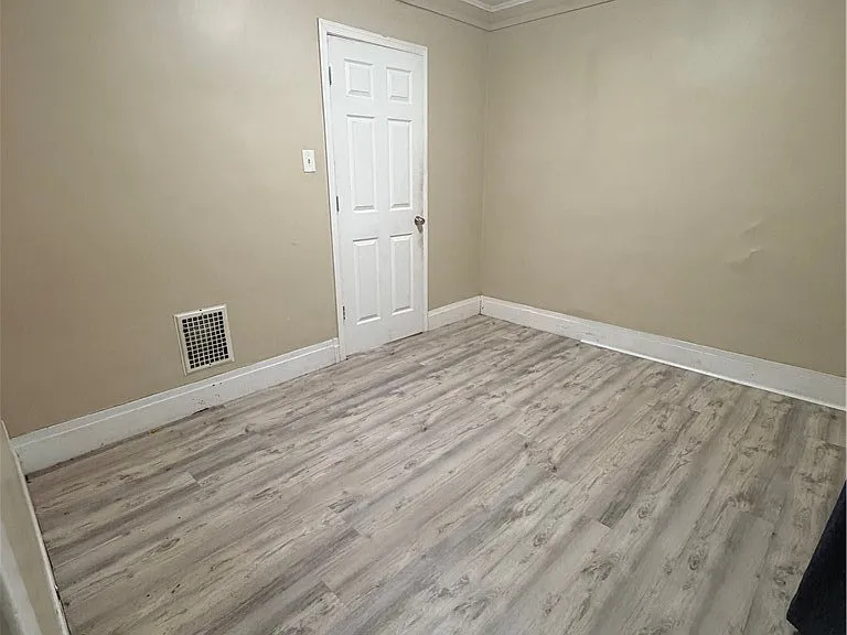 1533 La Salle Ave #LOWER — Photo 9