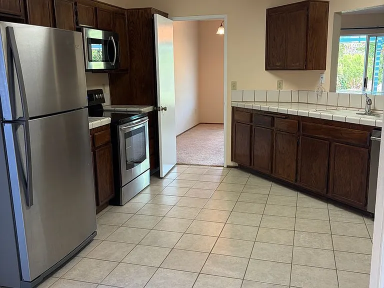 757 Sunningdale Dr — Photo 3