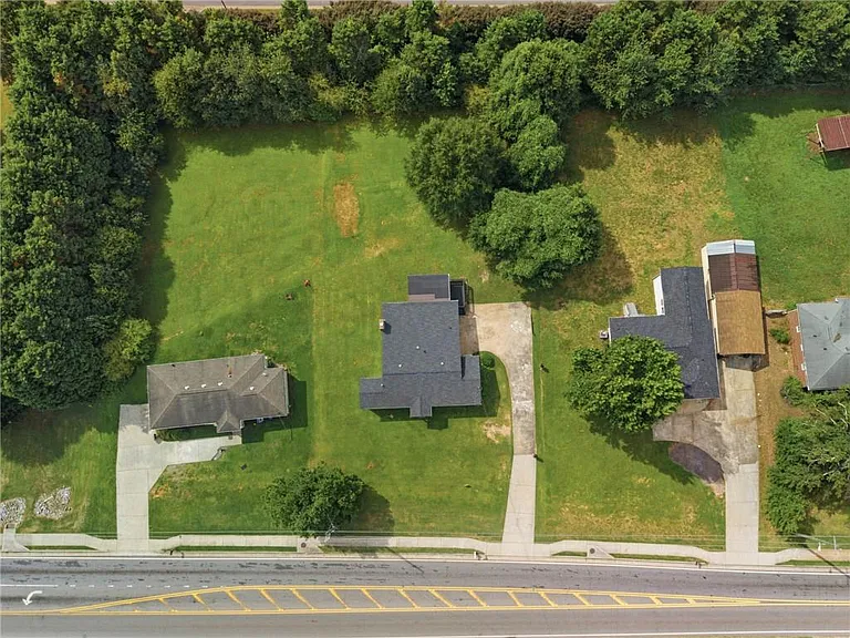 421 E Crogan St — Photo 18