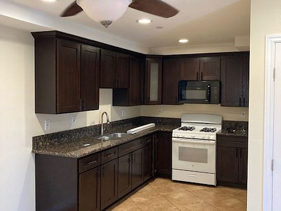 4th image of 8617 Hickory St #1/2