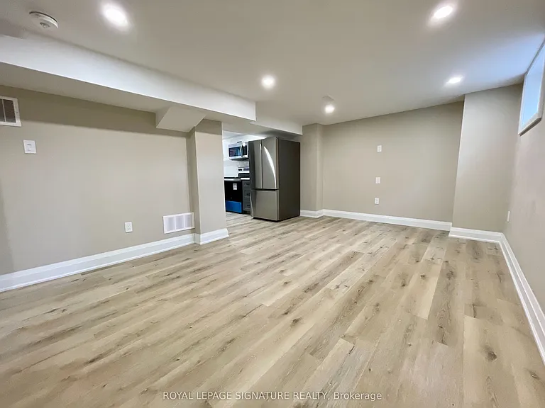 282 E 18th St #BASEMENT — Photo 3