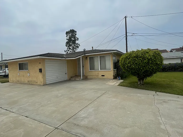8824 Cedar St — Photo 2