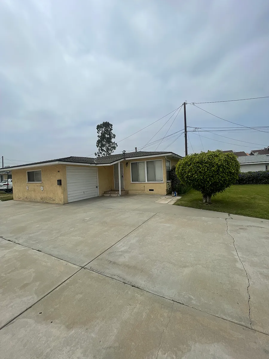 Front view. - 8824 Cedar St #8824