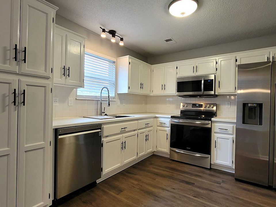 1st image of 933 Egret St