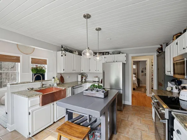 202 Oak St, Excelsior, MN 55331