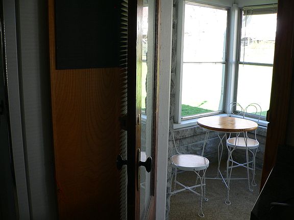 5th image of 18 Hoosier Ave