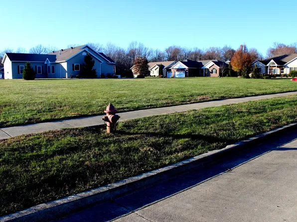 1 N Pointe Dr N, Salem, IL 62881