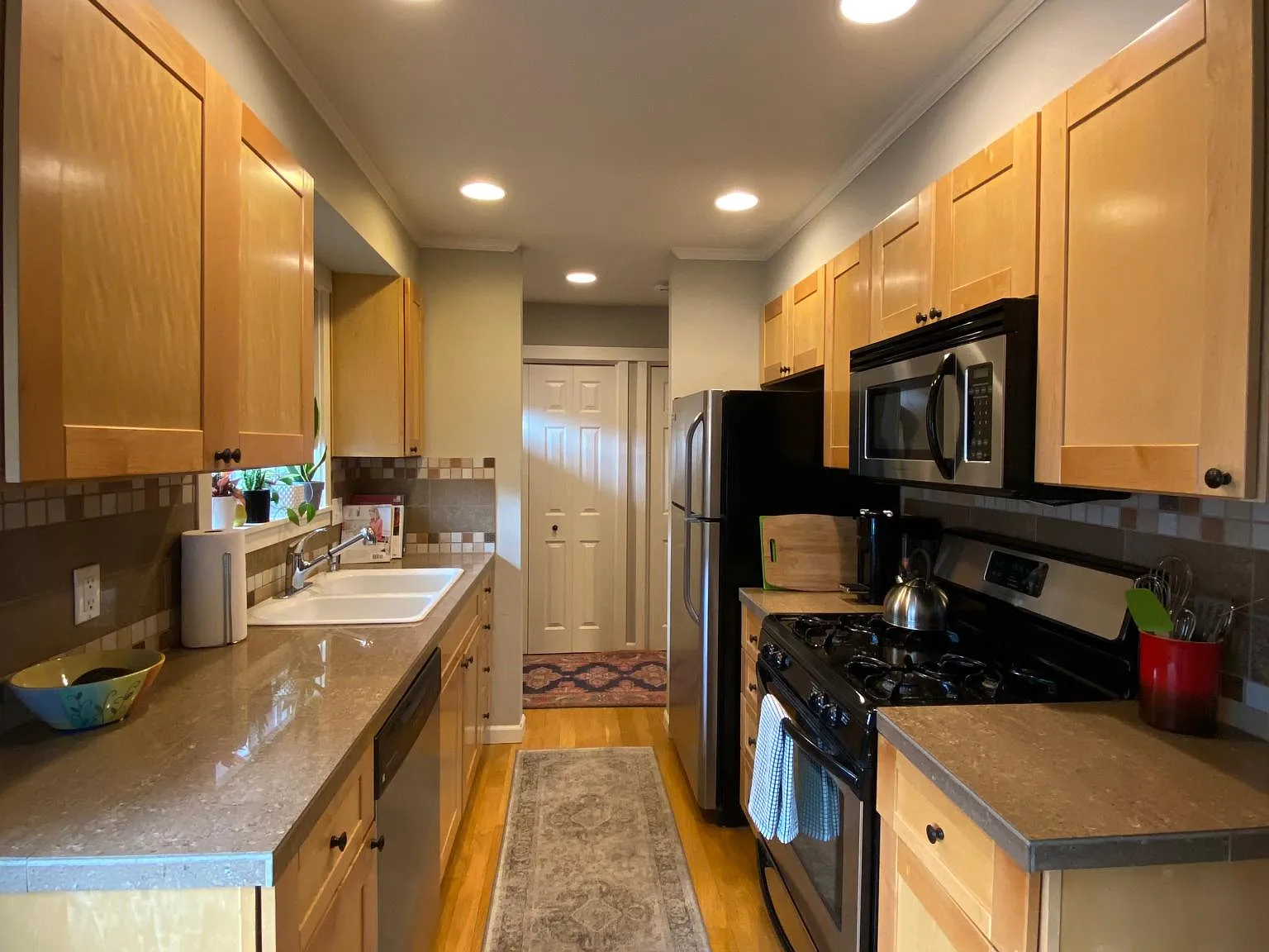 1 bed, 677 sqft, $1,800 — Photo 3