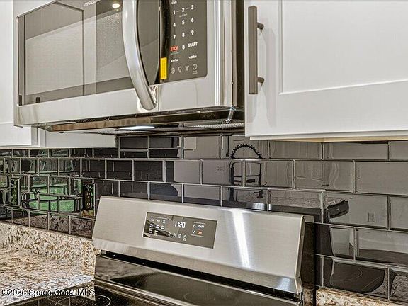 4th image of 640 Roth Ct SE