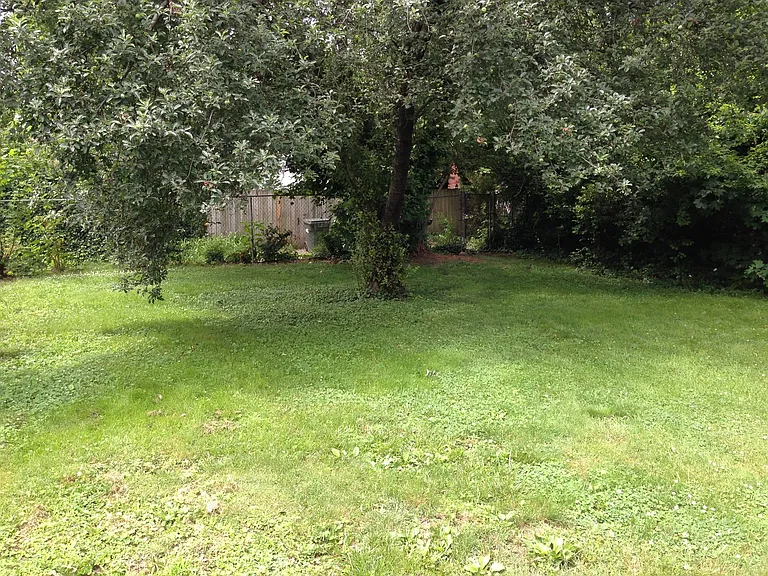 4201 Bromley Ln — Photo 2