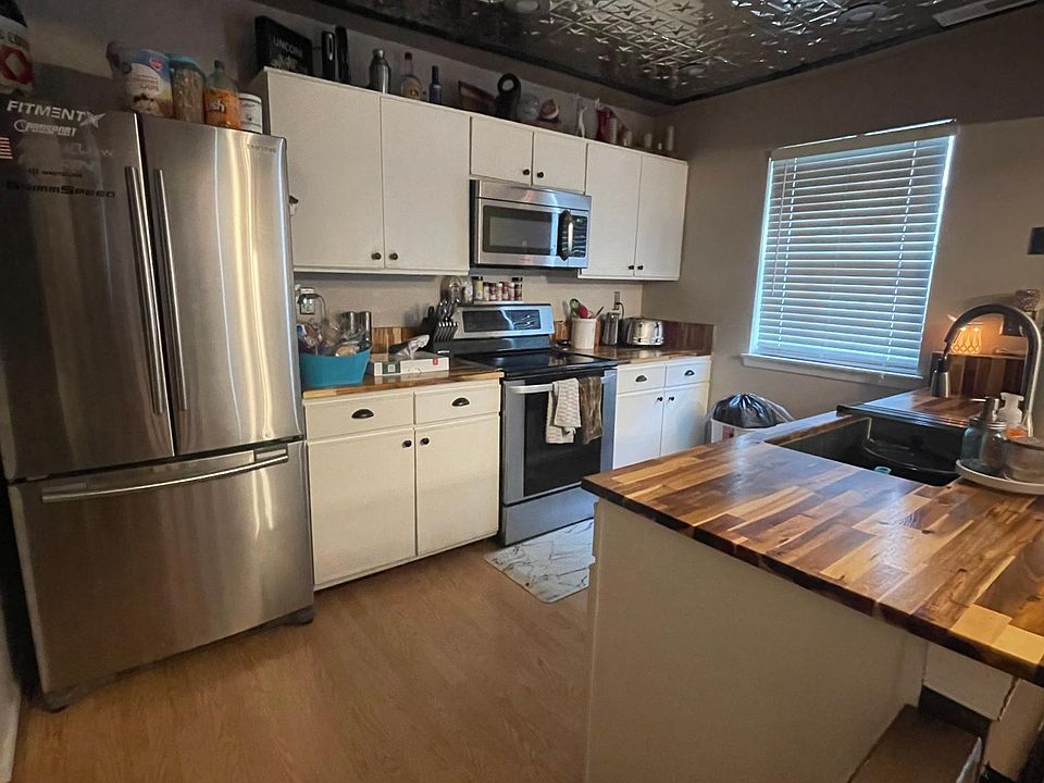 2nd image of 605 Barwick Ct