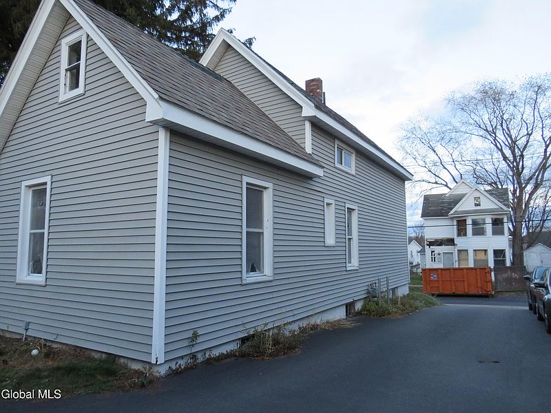 4th image of 17 Wells Street
