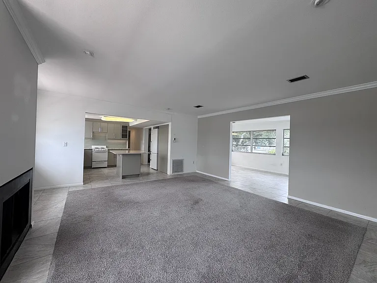 306 Parkside Dr — Photo 9
