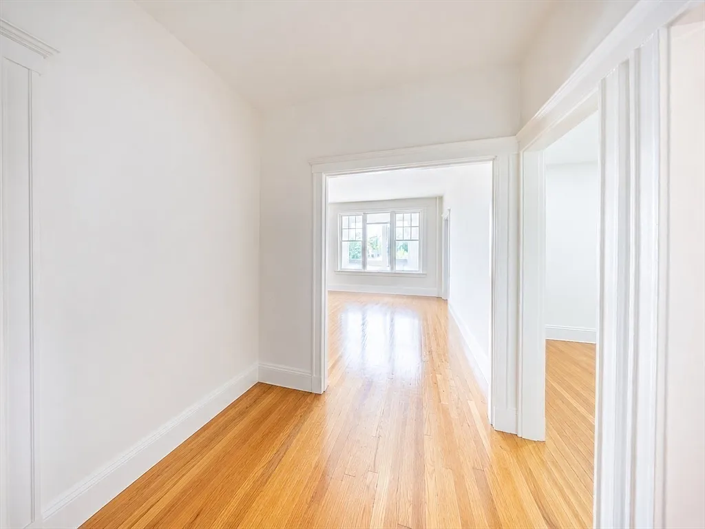 2 bed, 1000 sqft, $3,195 — Photo 3