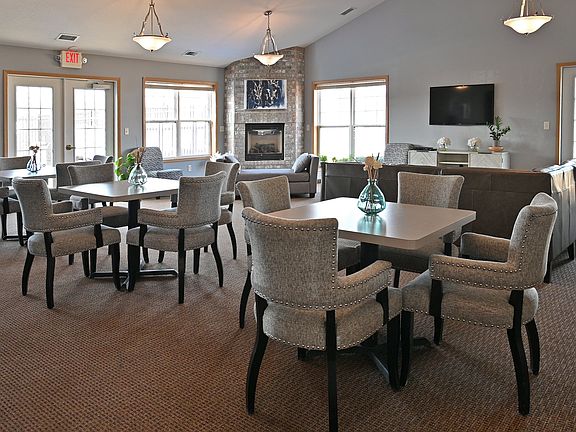 3rd image of 1400 W Southfield Blvd #6890-202