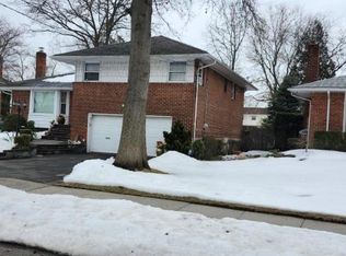 25 Pinetree Rd, Westbury, NY 11590