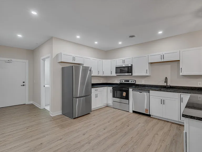 400 N Main St #203 — Photo 7