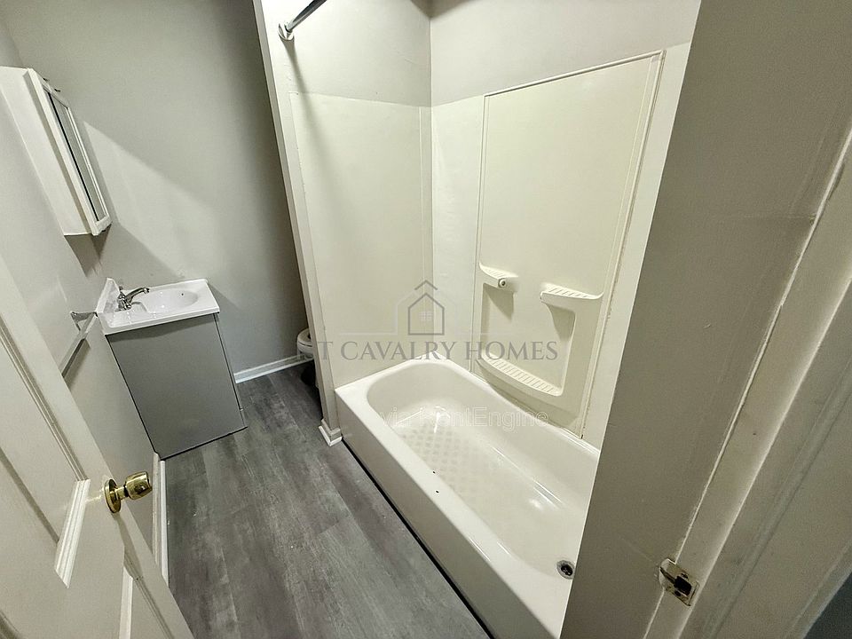 1st image of 366 Buckingham St #2